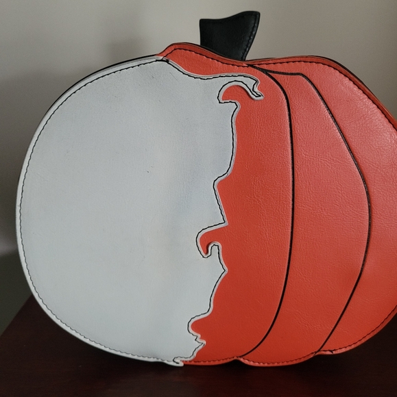 The Nightmare Before Christmas Jack Pumpkin Split Glow-In-The-Dark Crossbody Bag - Picture 5 of 9